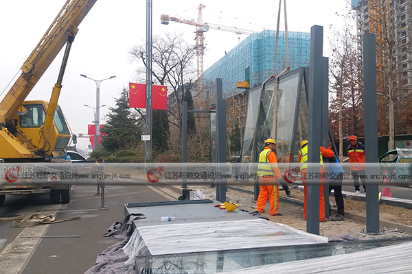 <strong>市政候車亭是怎么設計的？需要什么功能？</strong>