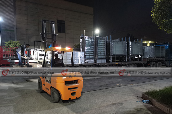 宿遷候車(chē)亭作為全國(guó)候車(chē)亭制造基地