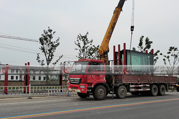 <strong>候車亭廠家的選擇需要注意什么？候車亭廠家的價格是多少？</strong>