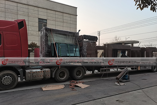 選擇不銹鋼候車亭生產(chǎn)廠家注意事項(xiàng)