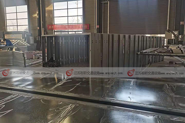 候車亭專業(yè)生產(chǎn)廠家種類多樣，選擇好看好用的才靠譜