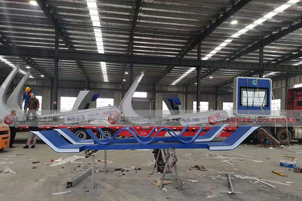 <strong>在建設(shè)智能候車亭時，應(yīng)如何選擇供應(yīng)廠家？</strong>