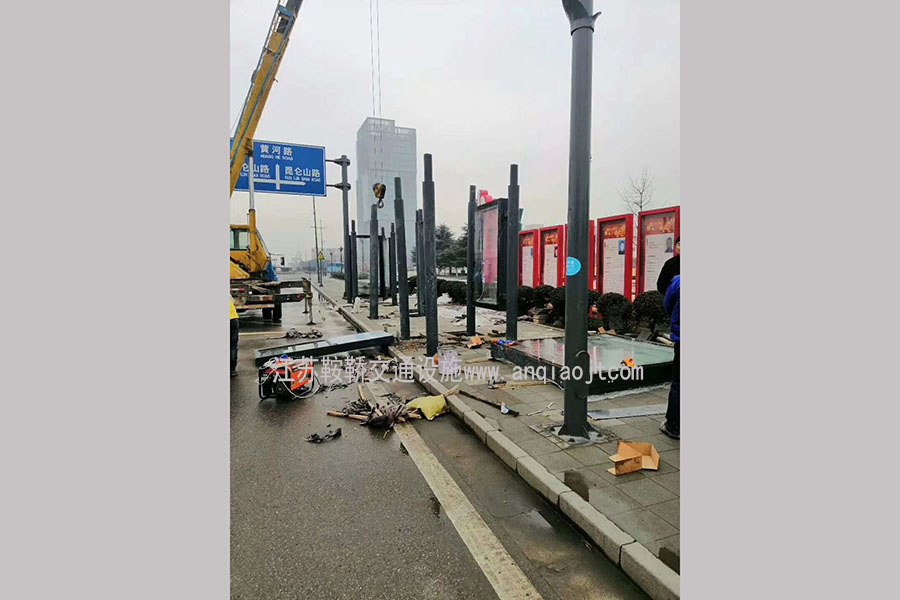 公交候車亭